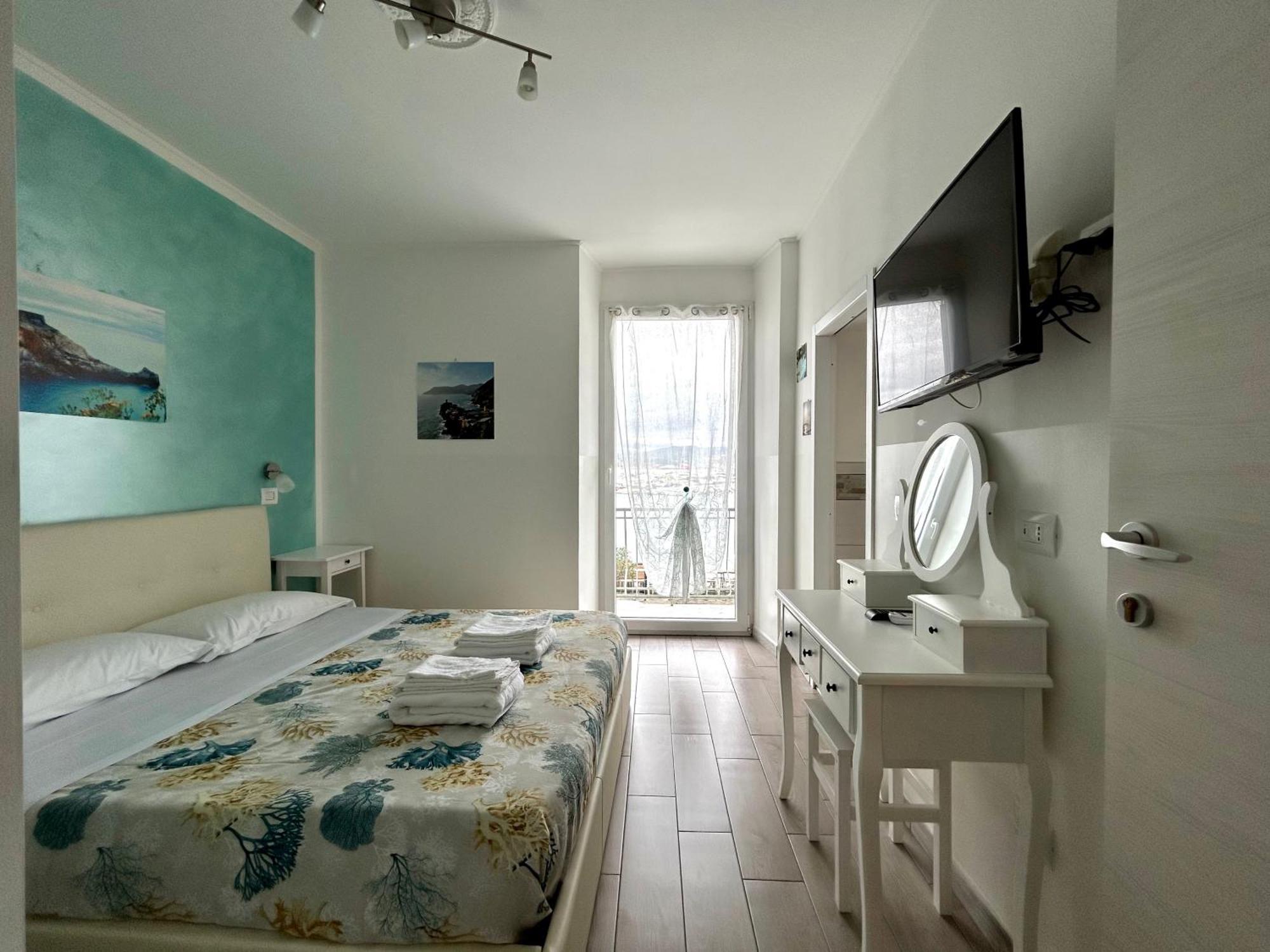 Fezzano / Portovenere Stilish Double Rooms With Sea View, Balcony Or Small Courtyard Kültér fotó