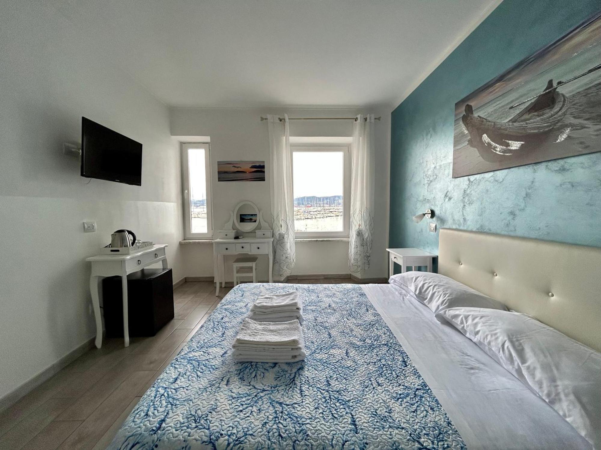 Fezzano / Portovenere Stilish Double Rooms With Sea View, Balcony Or Small Courtyard Kültér fotó