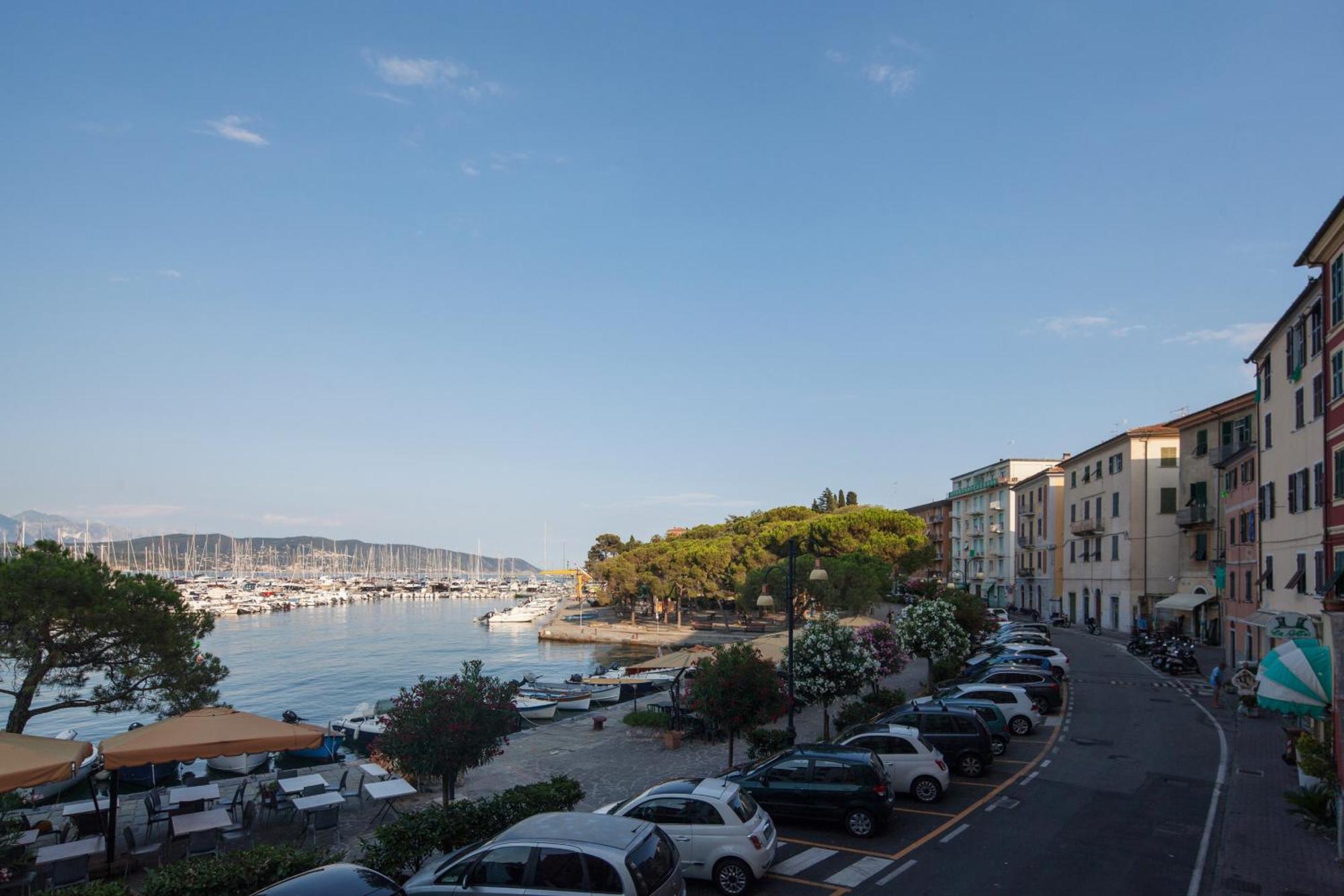 Fezzano / Portovenere Stilish Double Rooms With Sea View, Balcony Or Small Courtyard Kültér fotó